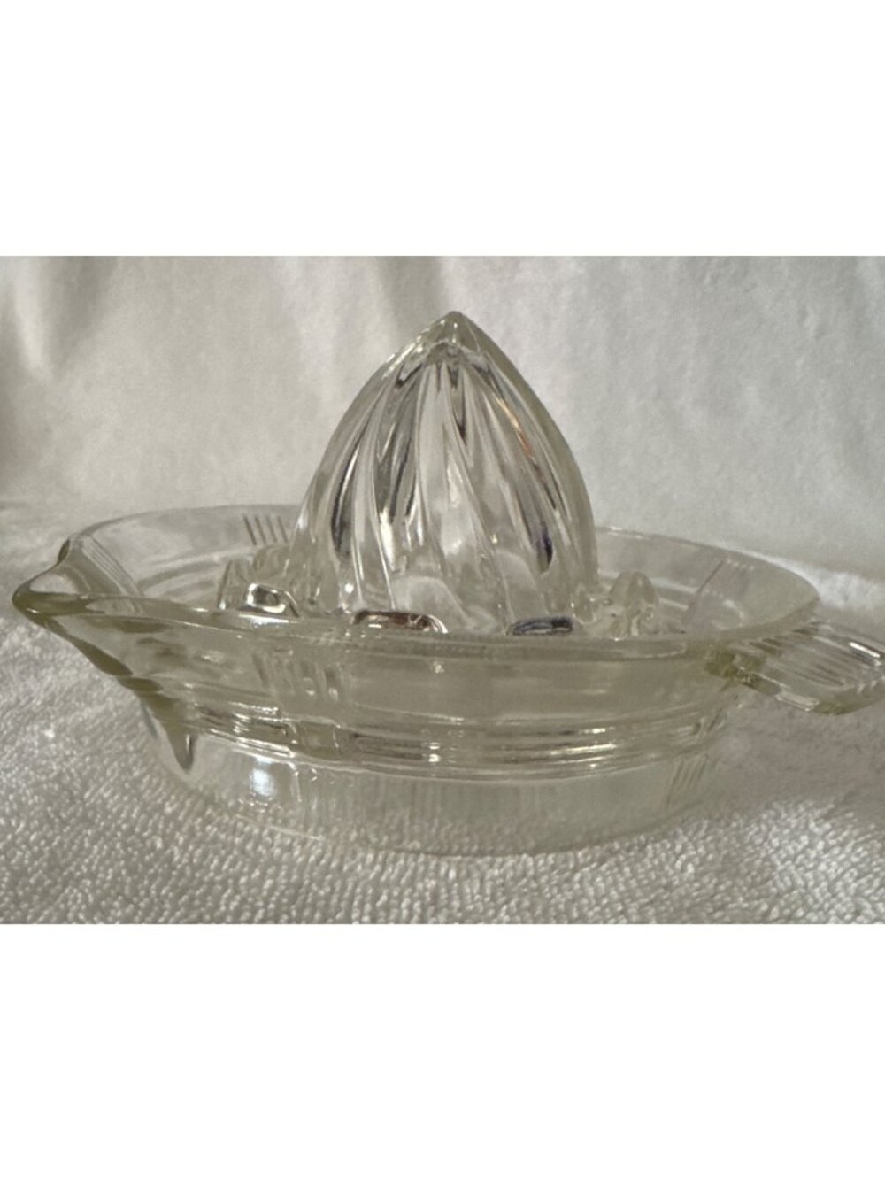 Clear Glass Citrus Juicer Reamer With Handle Spout 5.5" Diameter (5)